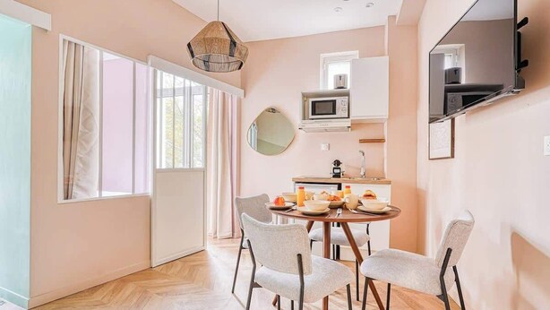 Dining - Confort 2 chambres & clim – Paris 17 (Paris)