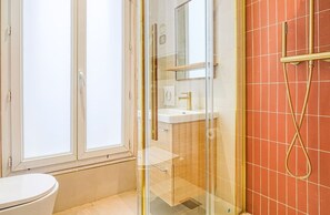 Douche, sèche-cheveux