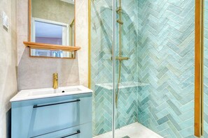 Douche, sèche-cheveux