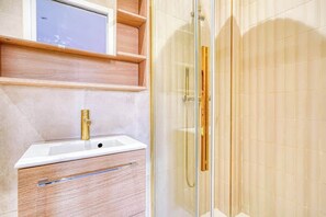 Douche, sèche-cheveux