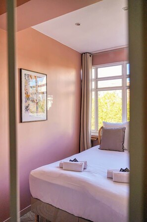 2 chambres, fer et planche à repasser, Wi-Fi, draps fournis