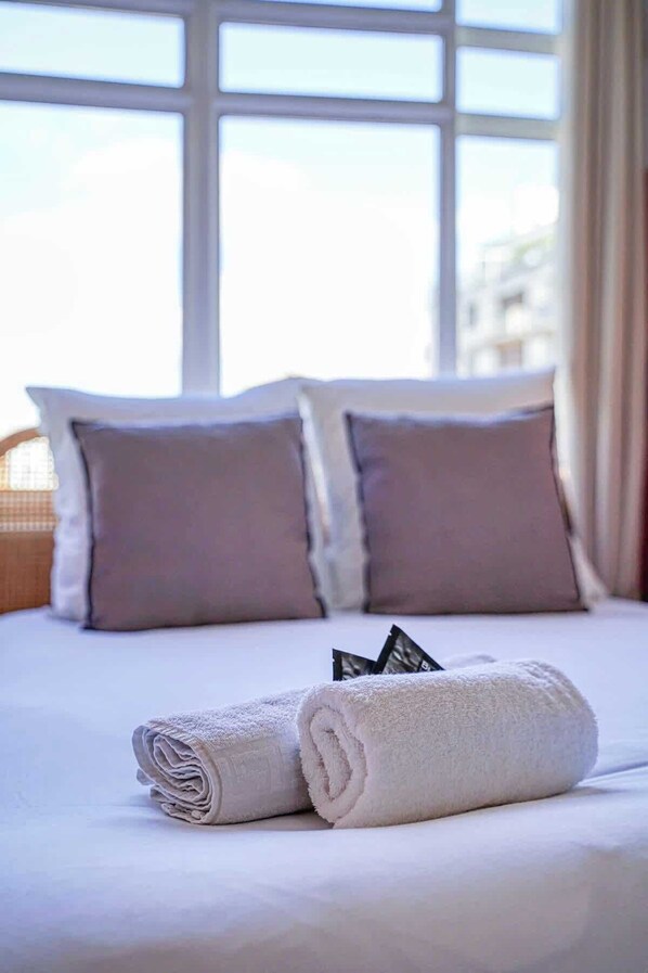 2 habitaciones, tabla de planchar con plancha, wifi y ropa de cama