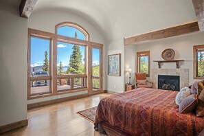 4 bedrooms, iron/ironing board, WiFi, bed sheets - Top Of the World (Crested Butte)
