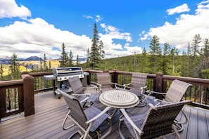 Outdoor dining - Top of the World! Luxury Only Minutes from Town! Hike From the front Door! Views (Crested Butte)