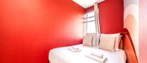 2 chambres, fer et planche à repasser, Wi-Fi, draps fournis