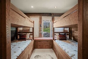4 Schlafzimmer, Bügeleisen/Bügelbrett, WLAN, Bettwäsche
