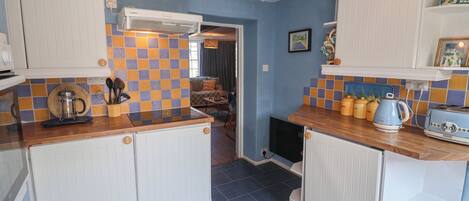 เครื่องล้างจาน, เครื่องครัว/จาน/ช้อนส้อม