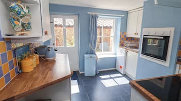 Máy rửa bát, dụng cụ nấu nướng/bát dĩa/dao nĩa