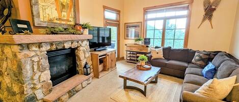 Smart TV, fireplace
