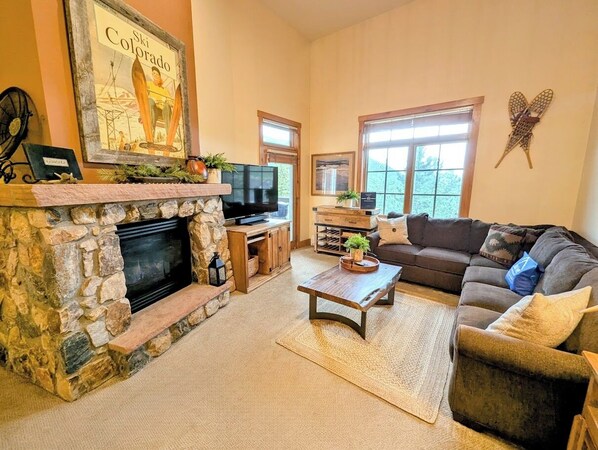 Smart TV, fireplace