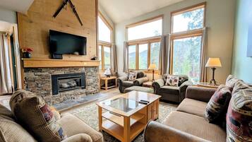Smart TV, fireplace, stereo