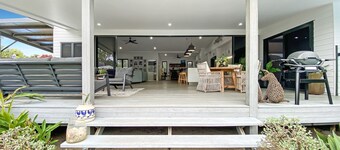 White Pandanus, A beautifully styled beach house nestled in the peaceful charm of Magnetic Island