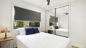 Iron/ironing board, Internet, bed sheets