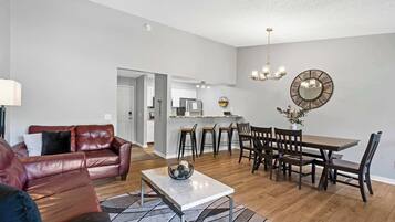 Condo, Multiple Beds, Balcony, Golf View (Quittin' Time) | Living area | 42-inch flat-screen TV with digital channels