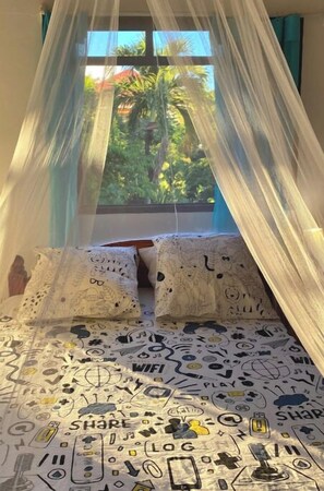 Iron/ironing board, WiFi, bed sheets