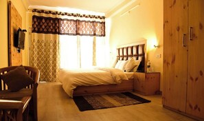 Deluxe Double Room, Hill View | In-room safe, desk, soundproofing, iron/ironing board