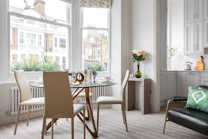 Apartment (2 Bedrooms) | Dining room - Coleherne Road III by Onefinestay (London)