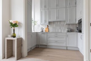 Lejlighed (2 Bedrooms) | Privat køkken | Opvaskemaskine, kaffe-/temaskine, elkedel