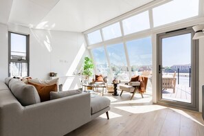 Apartment (2 Bedrooms) | Living area | TV - Cheyne Walk Houseboat by Onefinestay (London)