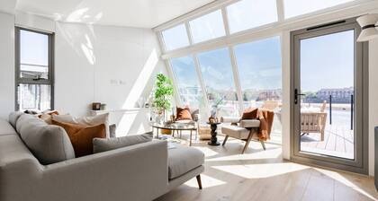 Cheyne Walk Houseboat by Onefinestay
