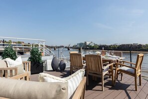 Terrace/patio - Cheyne Walk Houseboat by Onefinestay (London)