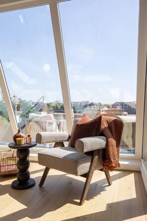 Apartment (2 Bedrooms) | Living area | TV