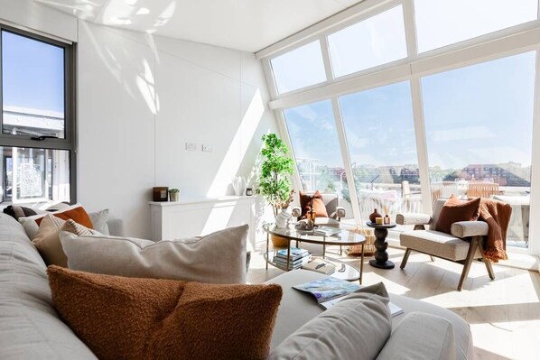 Apartment (2 Bedrooms) | Living area | TV - Cheyne Walk Houseboat by Onefinestay (London)