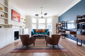 Apartment (2 Bedrooms) | Living area | TV