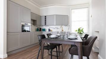 Apartment (2 Bedrooms) | Dining room