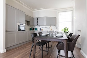 Apartment (2 Bedrooms) | Dining room
