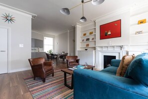 Apartment (2 Bedrooms) | Living area | TV