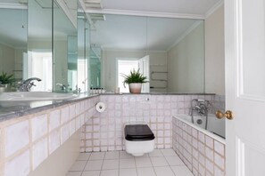 Apartment (4 Bedrooms) | Bathroom | Hair dryer, towels, shampoo, toilet paper - Bark Place III by Onefinestay (London)