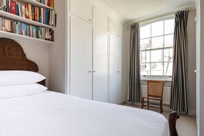 公寓 (4 Bedrooms) | 4 多间卧室、熨斗/熨衣板、婴儿床、床单