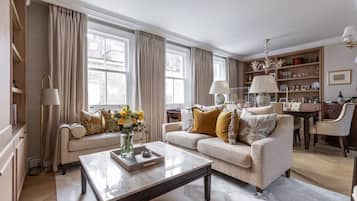 Apartment (2 Bedrooms) | Living area | TV