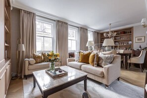 Apartment (2 Bedrooms) | Wohnbereich