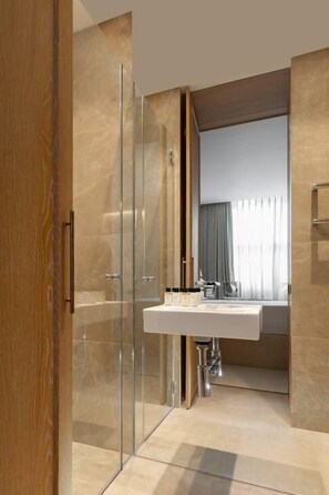 Apartment (2 Bedrooms) | Bathroom | Hair dryer, towels, shampoo, toilet paper - Brunswick Mews II by Onefinestay (London)