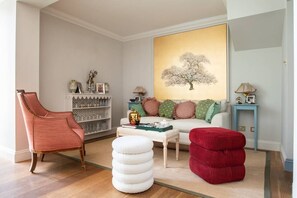 Departamento (3 Bedrooms) | Área de sala de estar | Televisión 