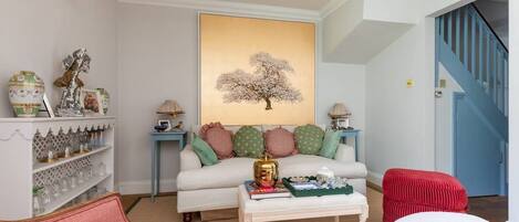 Apartment (3 Bedrooms) | Living area