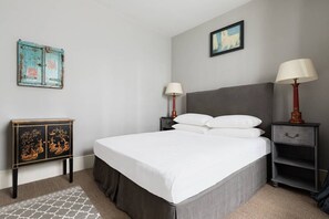 Apartment (2 Bedrooms) | 2 bedrooms, iron/ironing board, bed sheets
