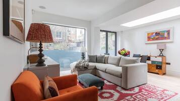 Appartement (2 Bedrooms) | Woonruimte | Televisie