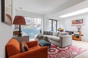 Apartment (2 Bedrooms) | Living area | TV