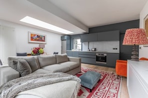 Appartement (2 Bedrooms) | Coin séjour | Télévision