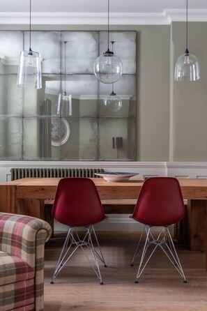 Apartment (2 Bedrooms) | Dining room