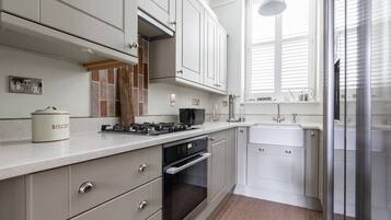 Apartment (2 Bedrooms) | Private kitchen | Dishwasher, coffee/tea maker, electric kettle