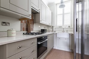 Apartment (2 Bedrooms) | Private kitchen | Dishwasher, coffee/tea maker, electric kettle