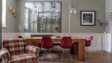Apartment (2 Bedrooms) | Dining room