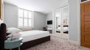 Apartment (2 Bedrooms) | 2 bedrooms, iron/ironing board, bed sheets