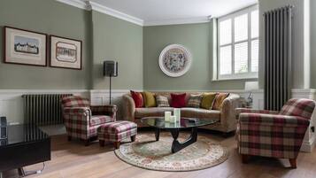 Apartment (2 Bedrooms) | Living area | TV