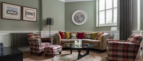 Apartment (2 Bedrooms) | Living area | TV