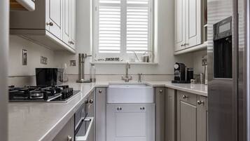 Appartamento (2 Bedrooms) | Cucina privata | Lavastoviglie, macchina per tè/caffè, bollitore elettrico